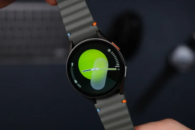 Whoop vs Apple Watch Which Device Excels in 2025